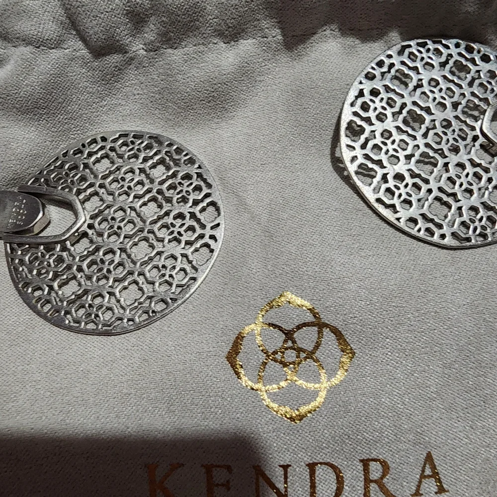 Kendra Scott Didi statement earrings featuring a silver filigree design - Picture 4 of 4